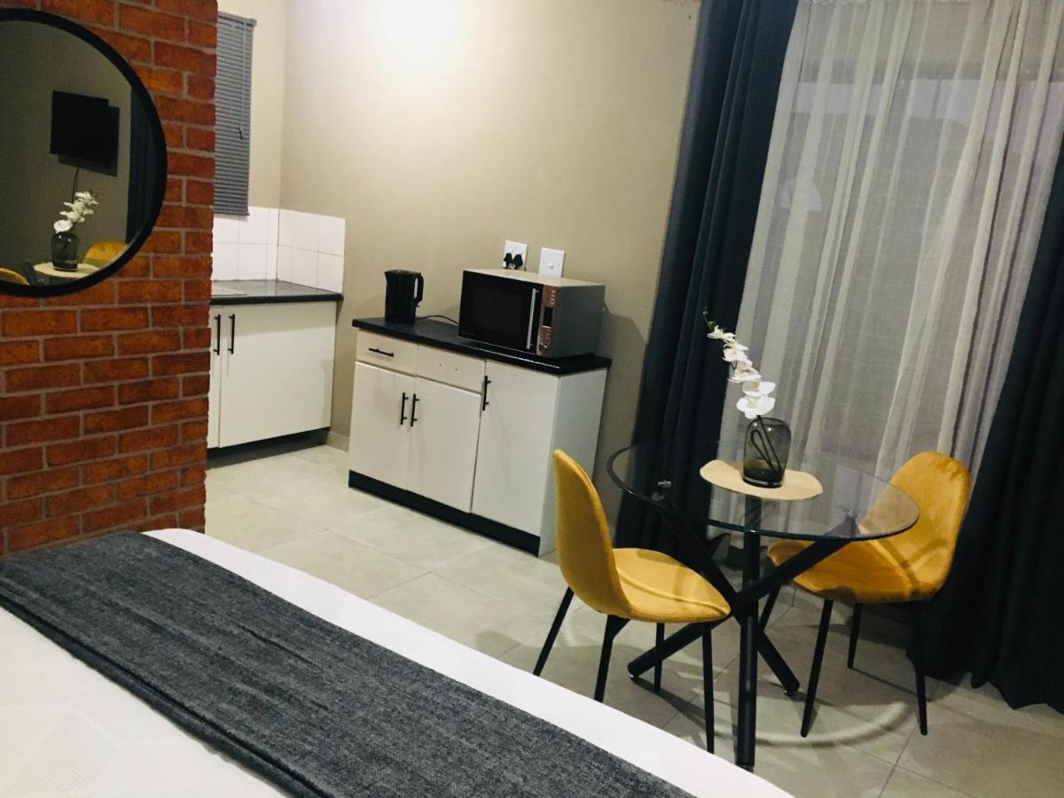 Black Rose Guesthouse Soweto Kültér fotó