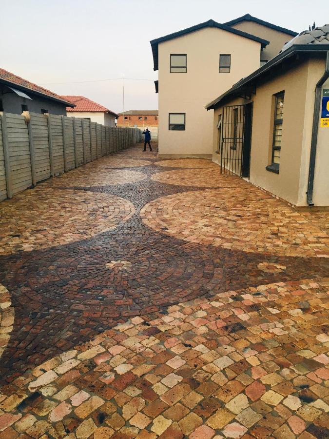 Black Rose Guesthouse Soweto Kültér fotó
