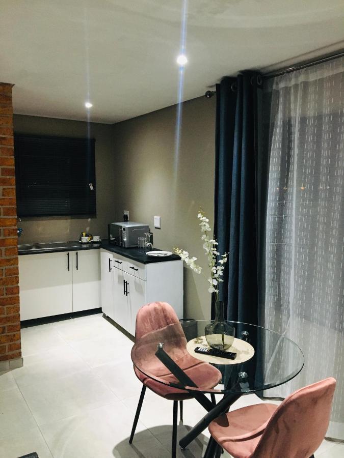 Black Rose Guesthouse Soweto Kültér fotó