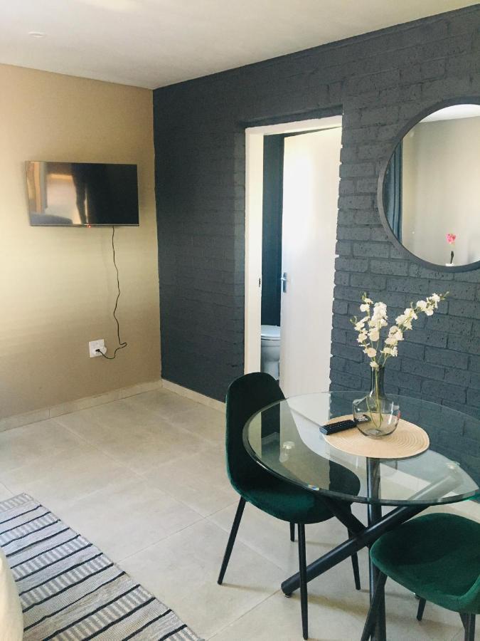 Black Rose Guesthouse Soweto Kültér fotó